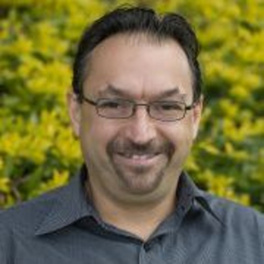 Dr Elliot Gilbert